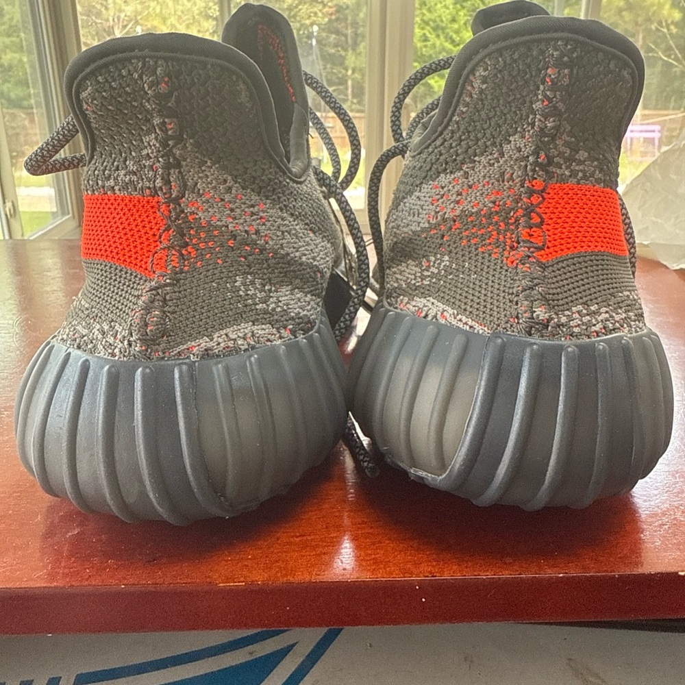 Adidas YZY 350 V2 Box in Classic Brown size 9 in men’s - Picture 6 of 10